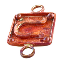 Horseshoe Horizontal Link on Plaque